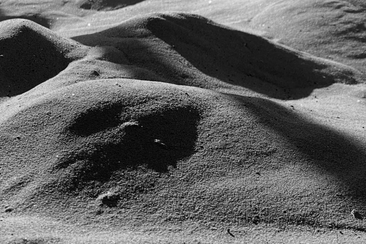 Invitert (6): Grainy showers Coarse base (i samarbeid med Andreas Tegnander) – Johanne Hestvold & Alexandra Hunts