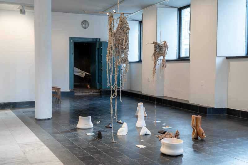 Nødvendige koblinger:  Material•Basert•Kunst – Sem Svoni, Rasmus Arvidsson, Tilda Zsemberovszky